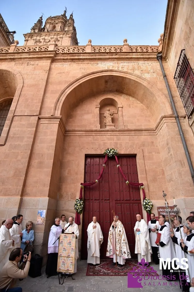 Rito de apertura del Año Jubilar Teresiano en la Catedral de Salamanca. Foto de  MCS Óscar García