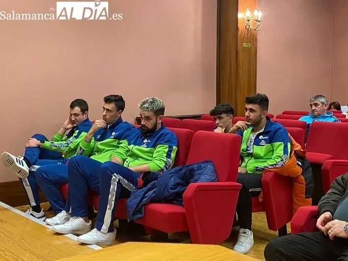 Foto 3 - El Piensos Dur&aacute;n Albense presenta su nueva camiseta para esta temporada