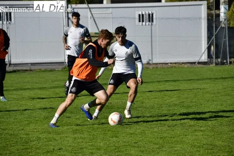 Foto 7 - David Franco vuelve a entrenar con el Salamanca UDS tras torcerse el tobillo; Jos&eacute;, al margen y Diego Benito se ausenta
