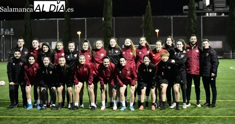 Galería de imágenes de Hana y Kurumi con el Salamanca FF / Fotos: SALAMANCArtv AL DÍA