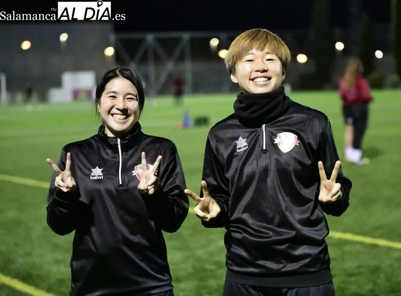 Galería de imágenes de Hana y Kurumi con el Salamanca FF / Fotos: SALAMANCArtv AL DÍA