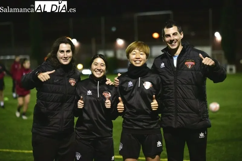 Galería de imágenes de Hana y Kurumi con el Salamanca FF / Fotos: SALAMANCArtv AL DÍA