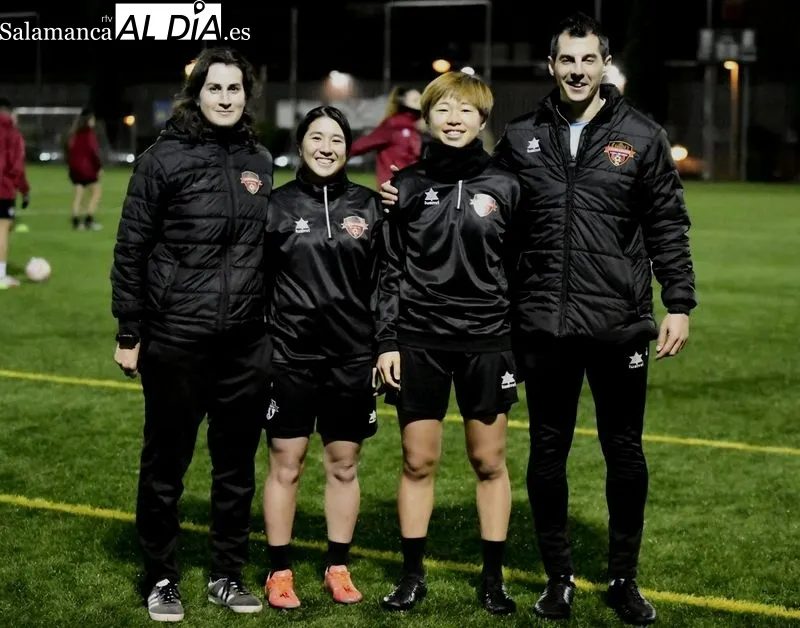 Galería de imágenes de Hana y Kurumi con el Salamanca FF / Fotos: SALAMANCArtv AL DÍA