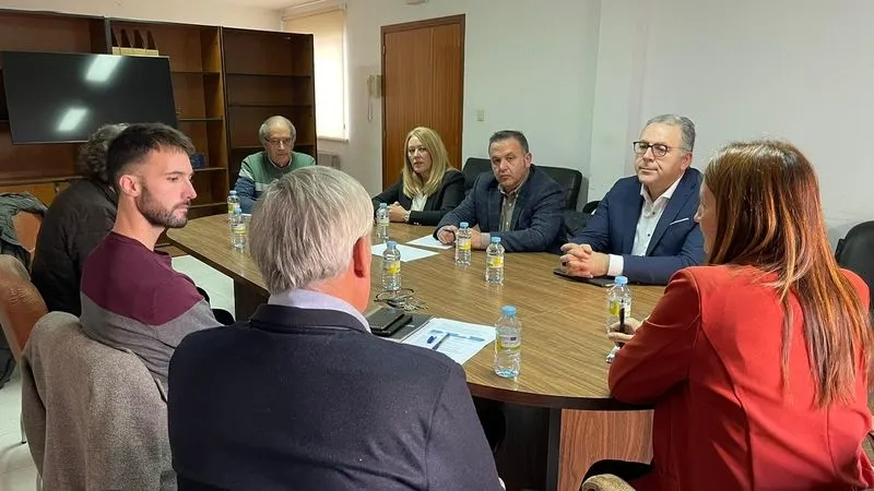 Imágenes de la reunión de los diputados provinciales de Zamora y Salamanca con representantes de la Asociación de Turismo Arribes del Duero