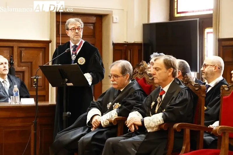 Imposición de la Cruz Distinguida de 1ª Clase de la Orden de San Raimundo de Peñafort al expresidente de la Audiencia Provincial de Salamanca, José Ramón González Clavijo. Foto de David Sañudo