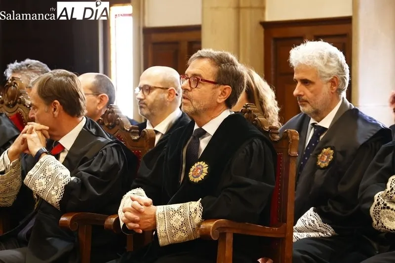 Imposición de la Cruz Distinguida de 1ª Clase de la Orden de San Raimundo de Peñafort al expresidente de la Audiencia Provincial de Salamanca, José Ramón González Clavijo. Foto de David Sañudo