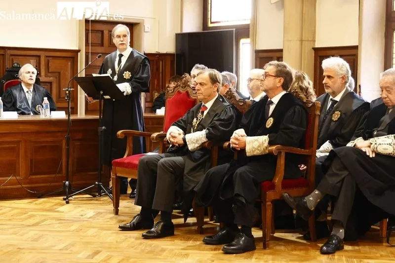 Imposición de la Cruz Distinguida de 1ª Clase de la Orden de San Raimundo de Peñafort al expresidente de la Audiencia Provincial de Salamanca, José Ramón González Clavijo. Foto de David Sañudo