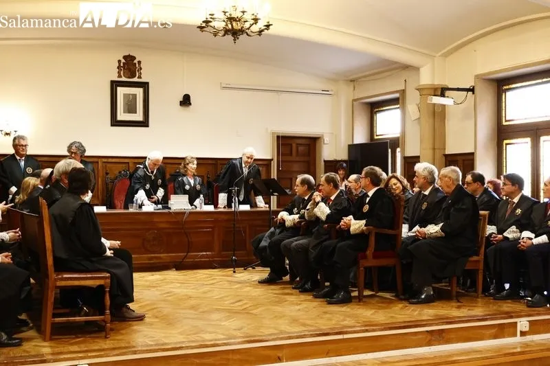 Imposición de la Cruz Distinguida de 1ª Clase de la Orden de San Raimundo de Peñafort al expresidente de la Audiencia Provincial de Salamanca, José Ramón González Clavijo. Foto de David Sañudo