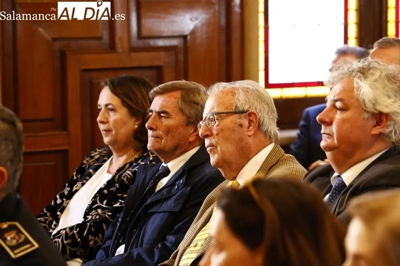 Imposición de la Cruz Distinguida de 1ª Clase de la Orden de San Raimundo de Peñafort al expresidente de la Audiencia Provincial de Salamanca, José Ramón González Clavijo. Foto de David Sañudo