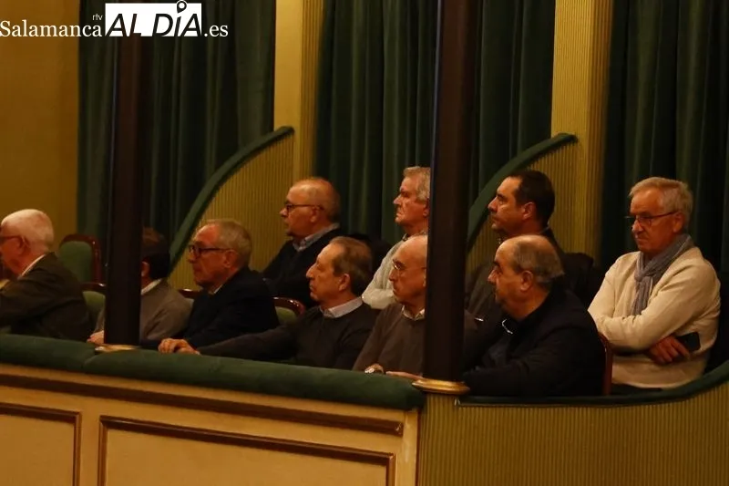 Acto de entrega de reconocimientos a la Policía Local, en el Teatro Liceo. Foto de David Sañudo