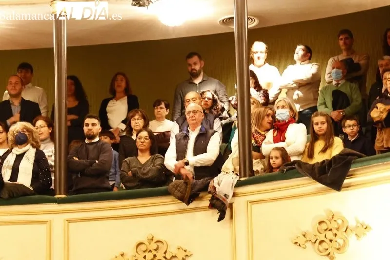 Acto de entrega de reconocimientos a la Policía Local, en el Teatro Liceo. Foto de David Sañudo