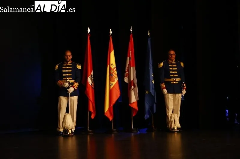 Acto de entrega de reconocimientos a la Policía Local, en el Teatro Liceo. Foto de David Sañudo