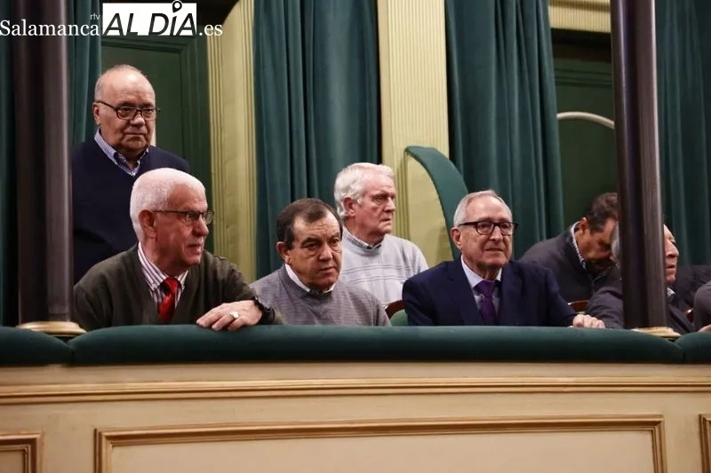 Acto de entrega de reconocimientos a la Policía Local, en el Teatro Liceo. Foto de David Sañudo