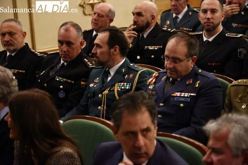 Acto de entrega de reconocimientos a la Policía Local, en el Teatro Liceo. Foto de David Sañudo
