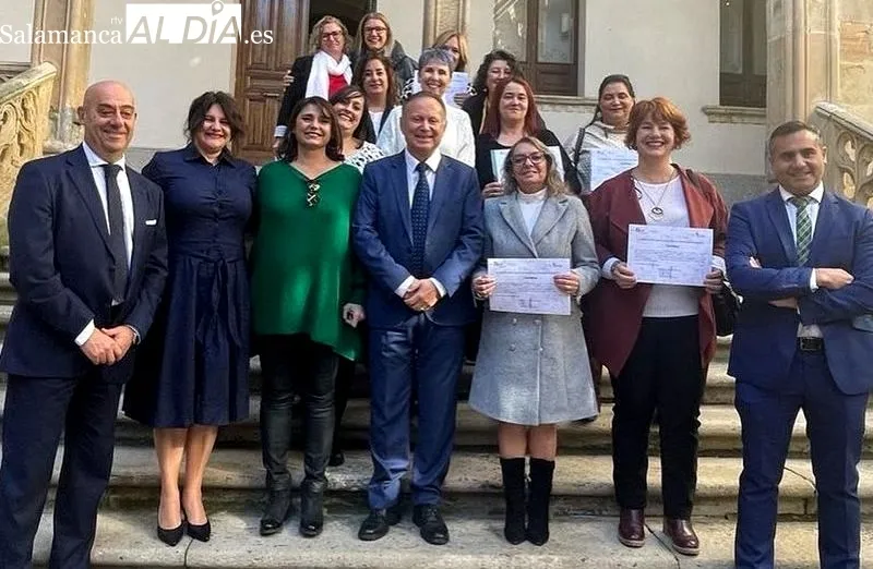 Entrega de los diplomas de Atención Sociosanitarias de Calzada de Valdunciel y Galinduste, en la Diputación. Foto Diputación