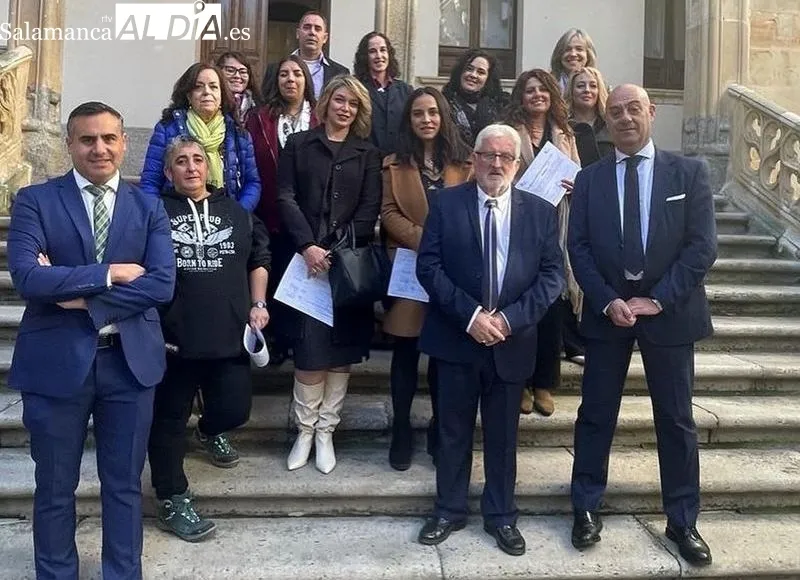Entrega de los diplomas de Atención Sociosanitarias de Calzada de Valdunciel y Galinduste, en la Diputación. Foto Diputación