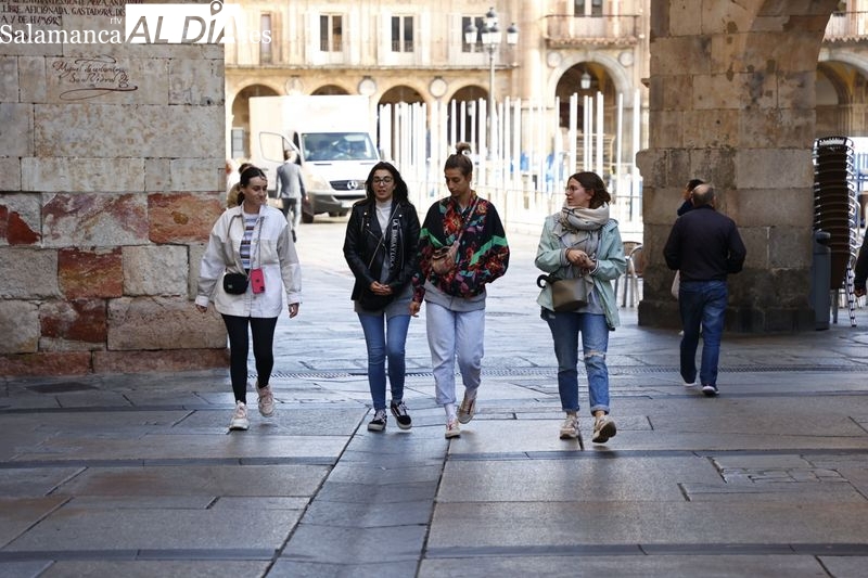 Foto de archivo de estudiantes en el centro de Salamanca