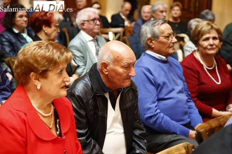 Homenaje en el Palacio de Figueroa a los matrimonios salmantinos que celebran sus Bodas de Oro. Foto de David Sañudo