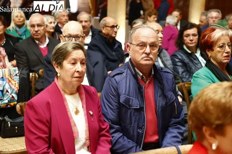 Homenaje en el Palacio de Figueroa a los matrimonios salmantinos que celebran sus Bodas de Oro. Foto de David Sañudo