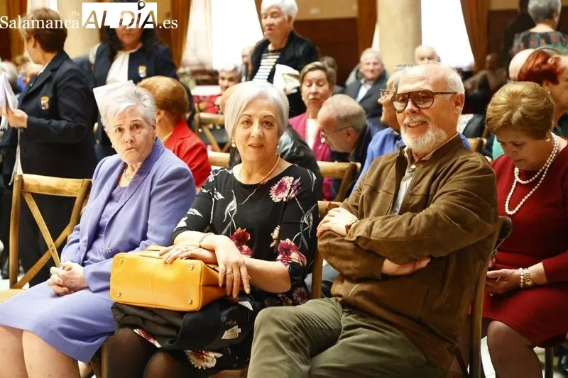 Homenaje en el Palacio de Figueroa a los matrimonios salmantinos que celebran sus Bodas de Oro. Foto de David Sañudo