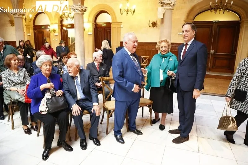 Homenaje en el Palacio de Figueroa a los matrimonios salmantinos que celebran sus Bodas de Oro. Foto de David Sañudo