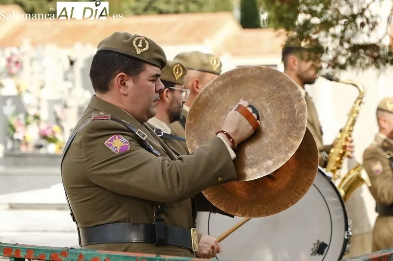 Acto para conmemorar el Día de los Caídos por la Patria, en el cementerio de Salamanca. Foto de David Sañudo