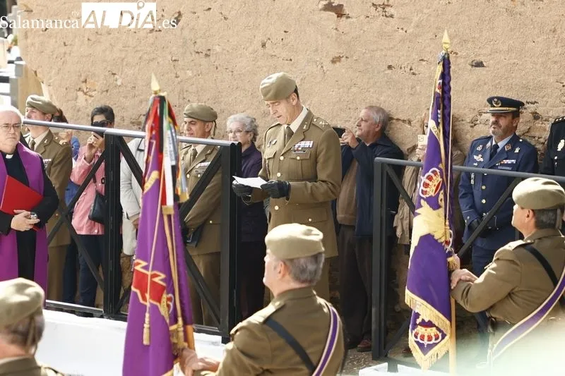 Acto para conmemorar el Día de los Caídos por la Patria, en el cementerio de Salamanca. Foto de David Sañudo