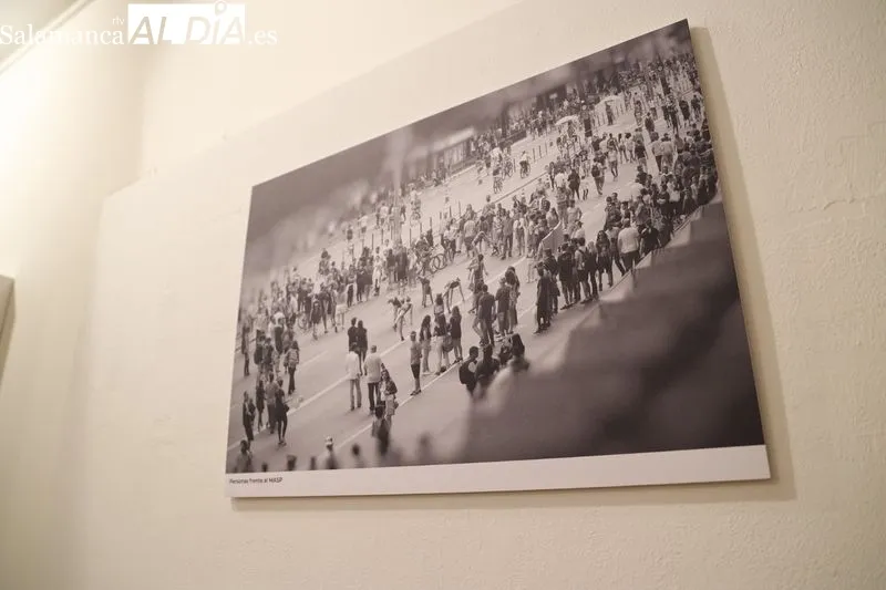 Inauguración en el Centro de Estudios Brasileños de la exposición titulada “Avenida Paulista”, del fotógrafo Emerson Alvarenga Louback. Foto de David Sañudo