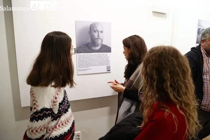 Inauguración en el Centro de Estudios Brasileños de la exposición titulada “Avenida Paulista”, del fotógrafo Emerson Alvarenga Louback. Foto de David Sañudo