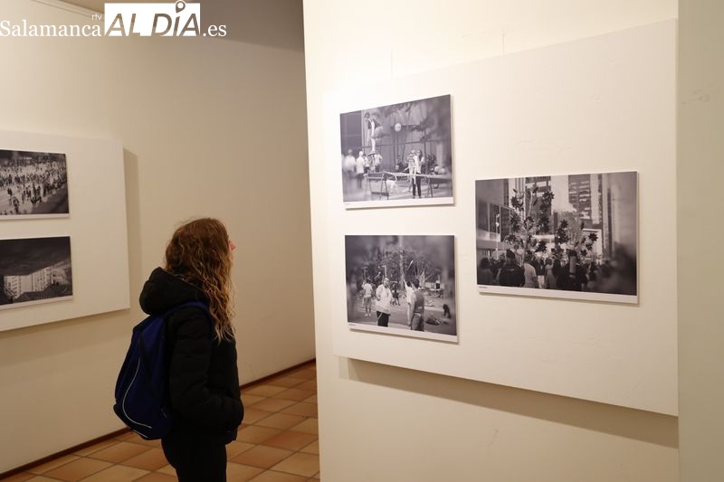 Inauguración en el Centro de Estudios Brasileños de la exposición titulada “Avenida Paulista”, del fotógrafo Emerson Alvarenga Louback. Foto de David Sañudo