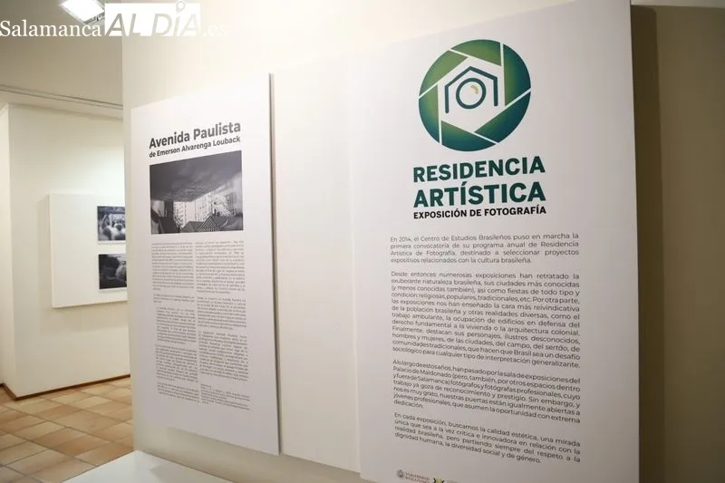 Inauguración en el Centro de Estudios Brasileños de la exposición titulada “Avenida Paulista”, del fotógrafo Emerson Alvarenga Louback. Foto de David Sañudo