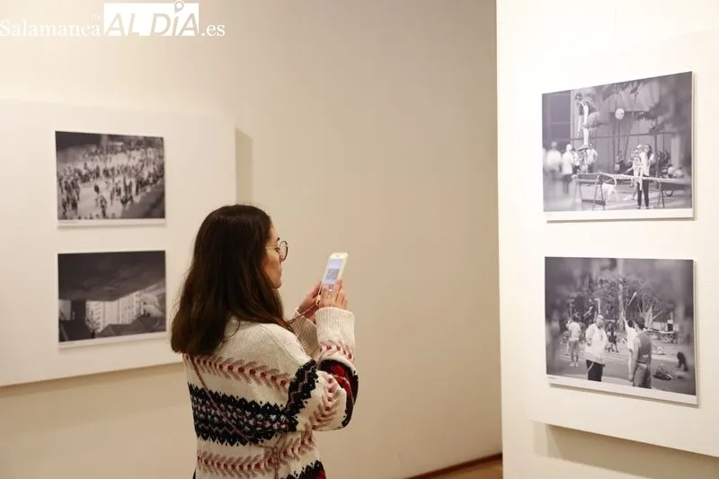 Inauguración en el Centro de Estudios Brasileños de la exposición titulada “Avenida Paulista”, del fotógrafo Emerson Alvarenga Louback. Foto de David Sañudo