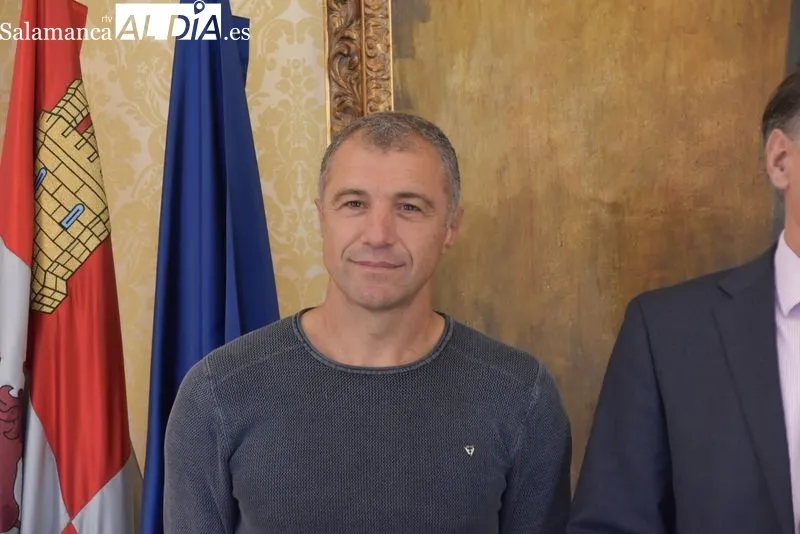 Recepción en el Ayuntamiento a Quique Muñoz, chef con Estrella Michelin que ha elegido Salamanca para su nuevo proyecto gastronómico. Foto de Vanesa Martins
