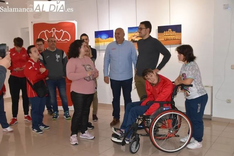 Exposición de la Fundación Aviva en el Espacio Joven. Foto de Vanesa Martins