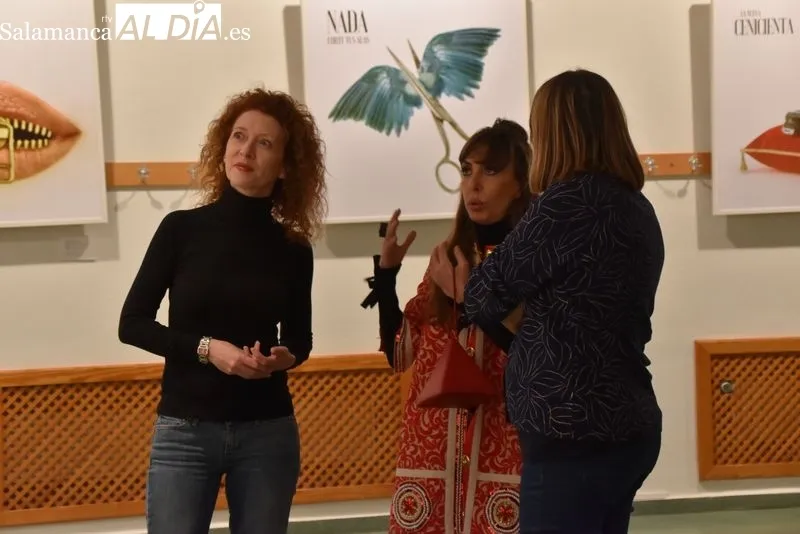 Exposición ‘Mujer-ES, no más cuentos’, de la artista Coral Corona en la Casa de la Mujer. Foto de Vanesa Martins