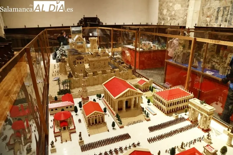 Exposición de monumentos realizados con piezas de Exin Castillos, en el convento de Las Claras