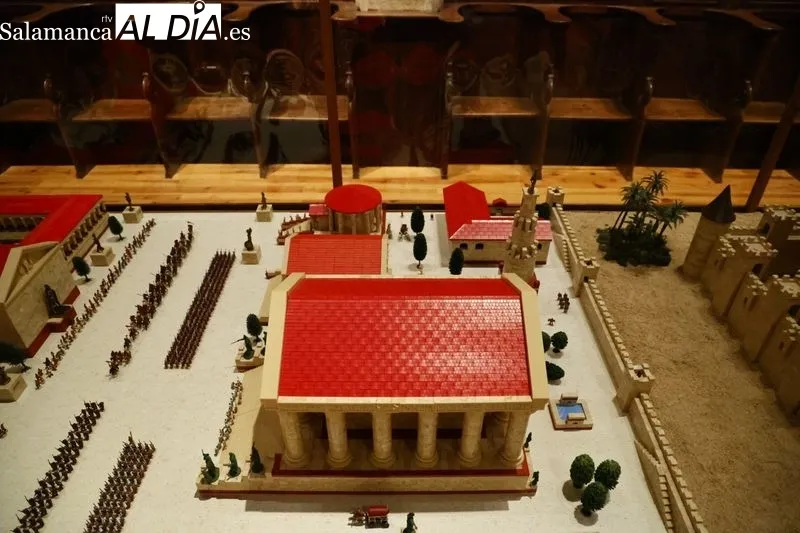 Exposición de monumentos realizados con piezas de Exin Castillos, en el convento de Las Claras