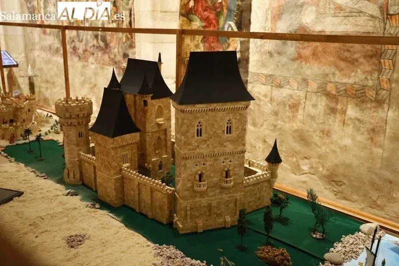 Exposición de monumentos realizados con piezas de Exin Castillos, en el convento de Las Claras