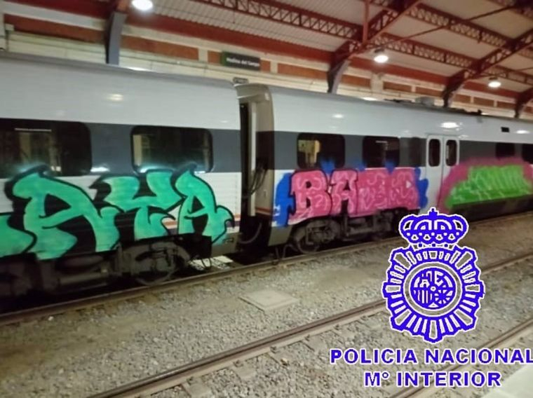 Detenido un varón por pintar vagones de un tren y ocasionar daños por más de 5.000 euros - SUBDELEGACIÓN DEL GOBIERNO