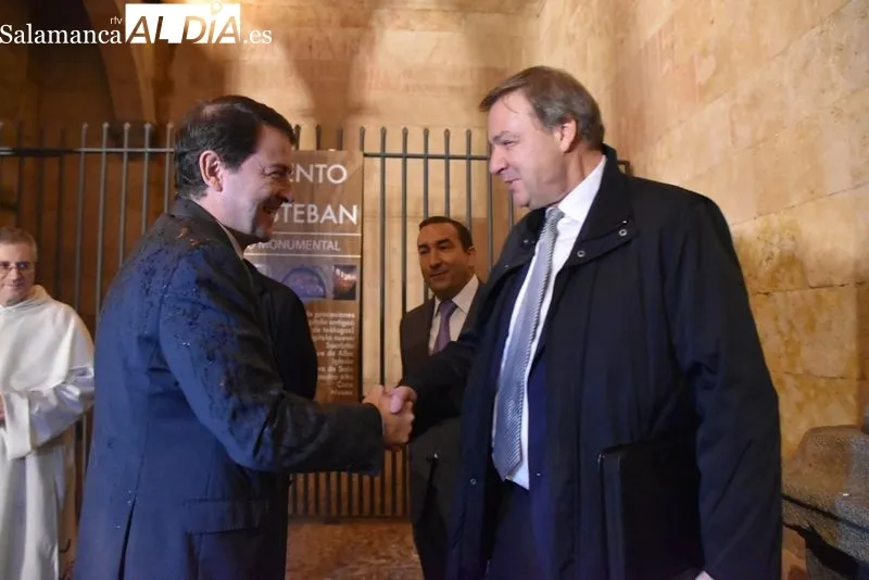 El presidente de la Junta de Castilla y León inaugura el ciclo de conferencias en el Convento de San Esteban. Fotos: Vanesa Martins