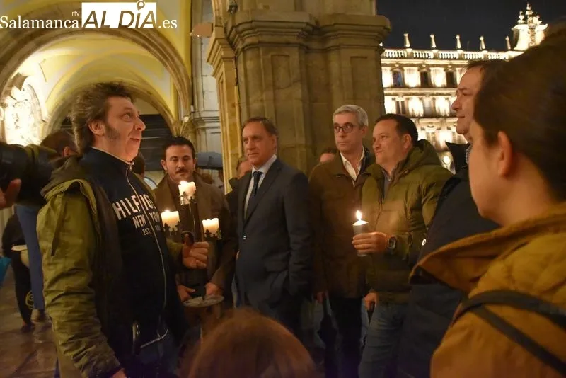 Apagado de luces simbólico de la hostelería en la Plaza Mayor. Fotos: Vanesa Martins