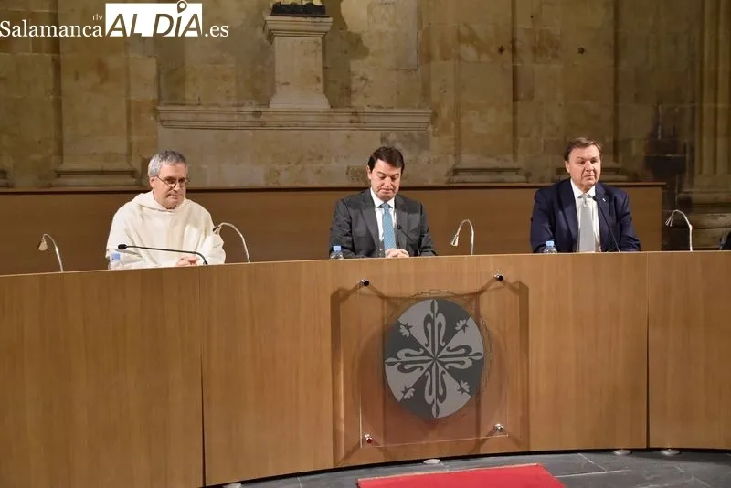 El presidente de la Junta de Castilla y León inaugura el ciclo de conferencias en el Convento de San Esteban. Fotos: Vanesa Martins