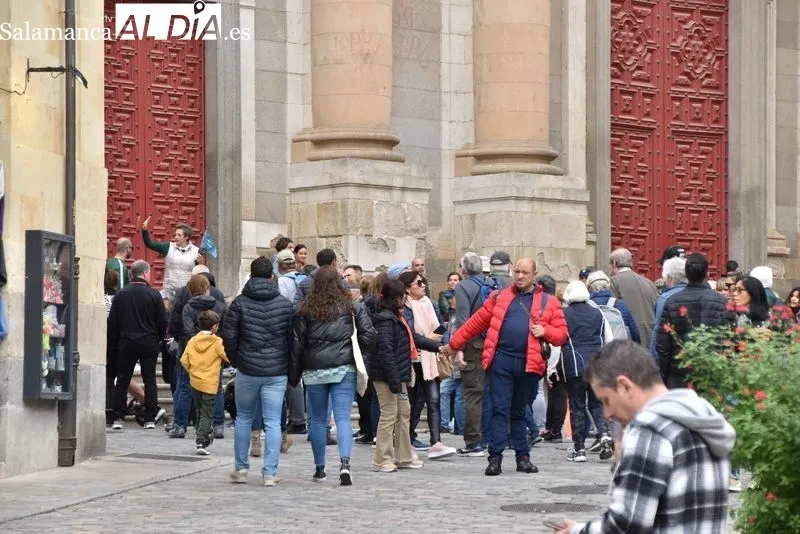 Buen ambiente en el centro de Salamanca en el Día de Todos los Santos. Fotos: Vanesa Martins