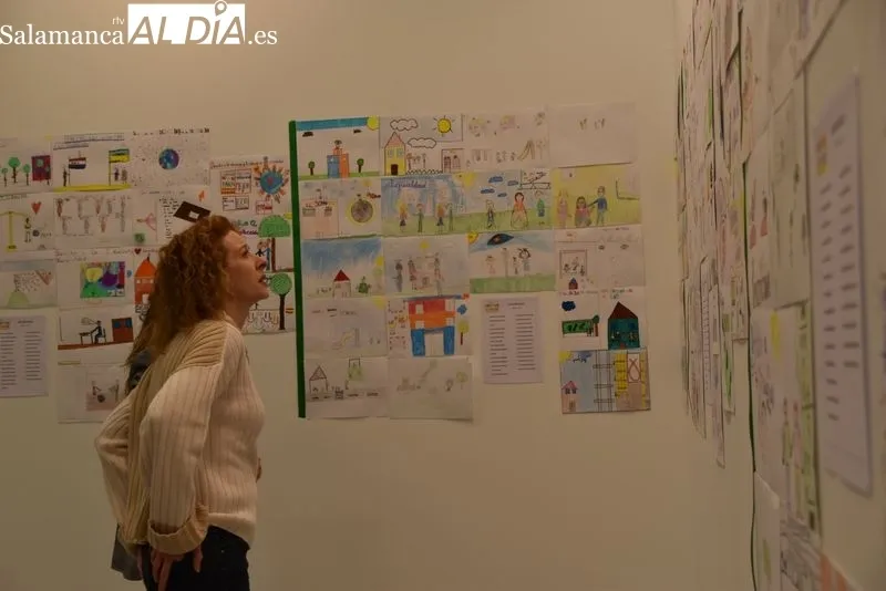 Exposición del concurso de dibujos en el Centro Municipal Integrado Julián Sánchez ‘El Charro’. Fotos: Vanesa Martíns