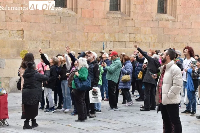 Buen ambiente en el centro de Salamanca en el Día de Todos los Santos. Fotos: Vanesa Martins