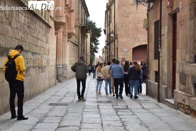 Buen ambiente en el centro de Salamanca en el Día de Todos los Santos. Fotos: Vanesa Martins