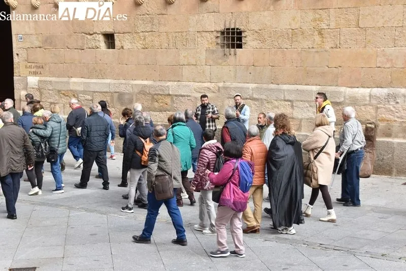 Buen ambiente en el centro de Salamanca en el Día de Todos los Santos. Fotos: Vanesa Martins
