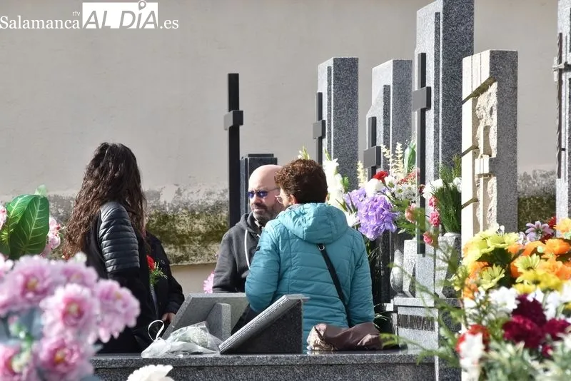El cementerio y sus alrededores en la mañana de este martes, Día de Todos los Santos. Fotos: Vanesa Martins