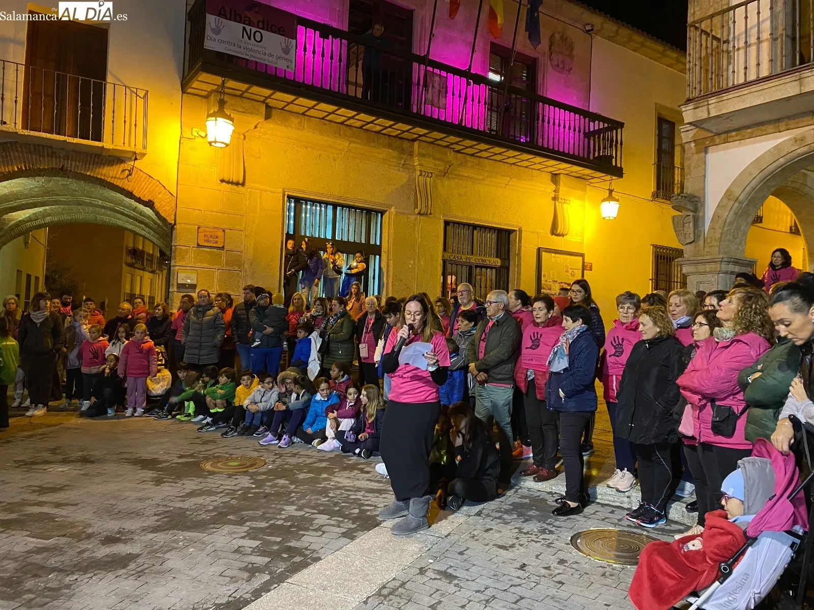 Foto 4 - Los albenses se unen en una marcha contra la Violencia de G&eacute;nero