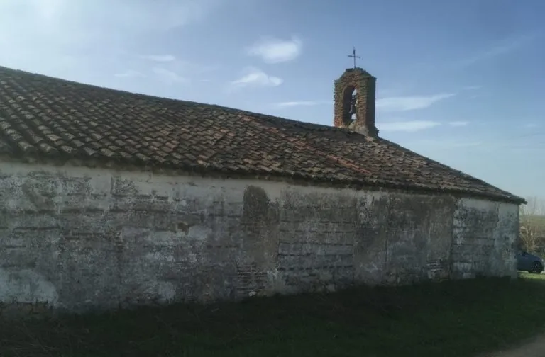 Exterior de la ermita de Carbajosa de Armuña